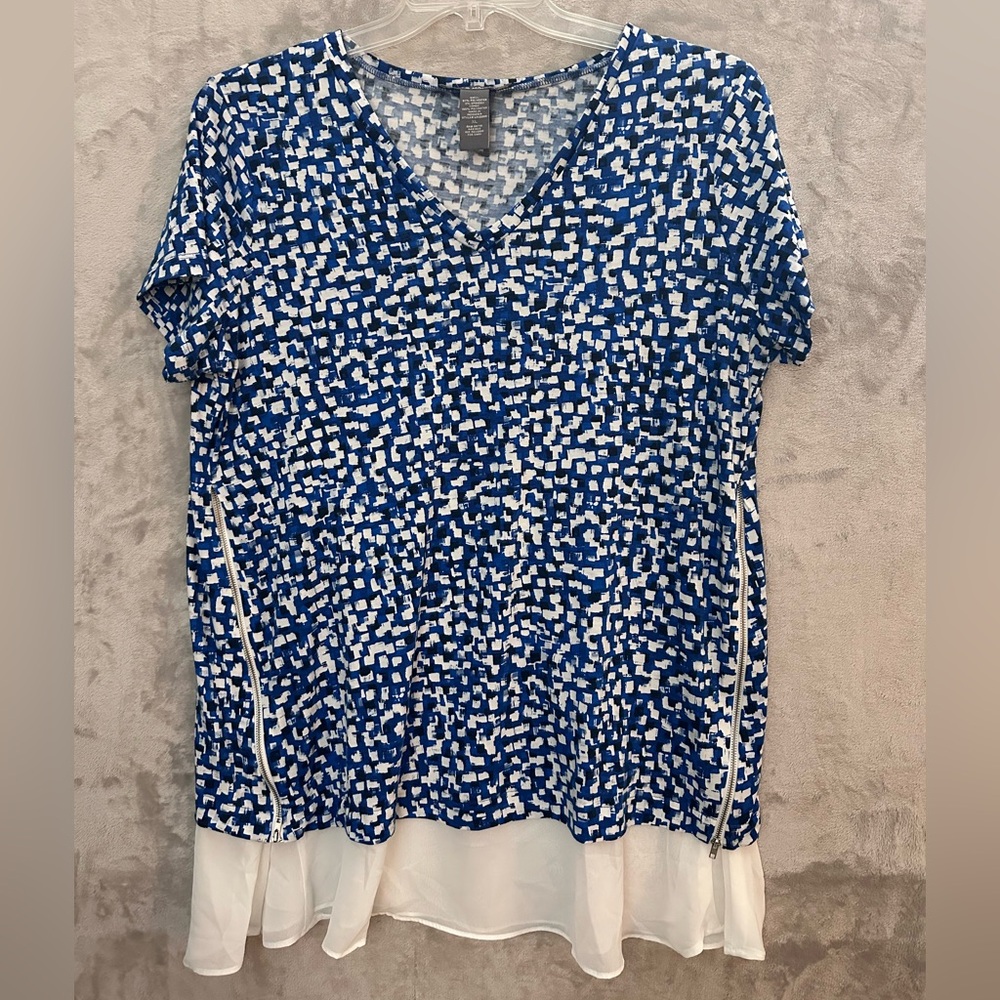 Kate & Mallory Blue and White Abstract Short Sleeve Top‎
